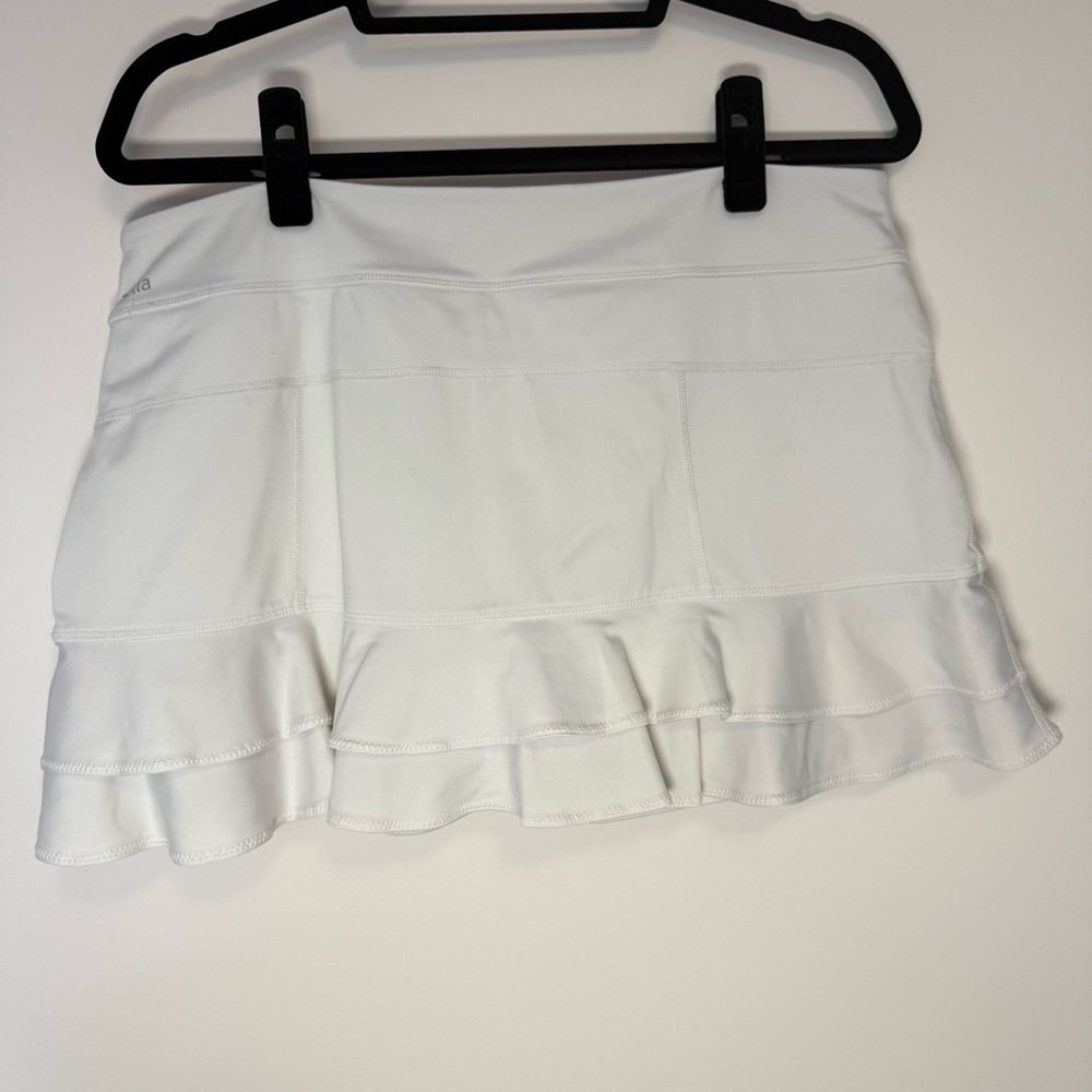 Zella White Activewear Skort with Ruffles and Built-in Ball Pockets Size XL - Picture 2 of 8
